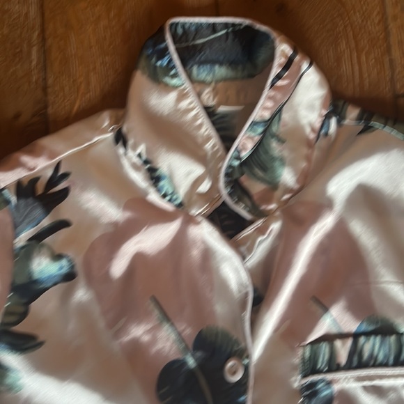 Cutest Pj medium tropical design short sleeve silky satin - Picture 5 of 10